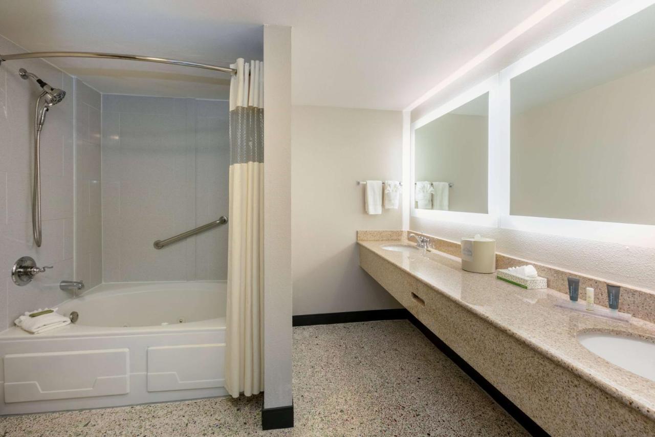 Hotel Wingate By Wyndham - Dfw North 2*