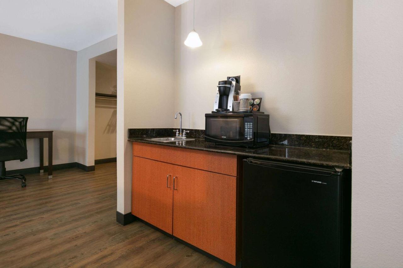 Wingate By Wyndham - Dfw North Hotel