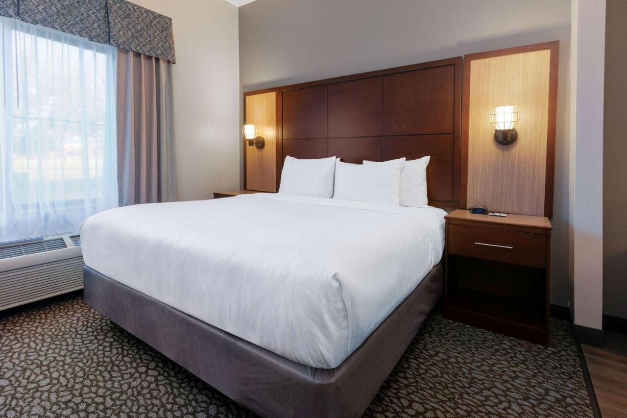 Wingate By Wyndham - Dfw North Hotel